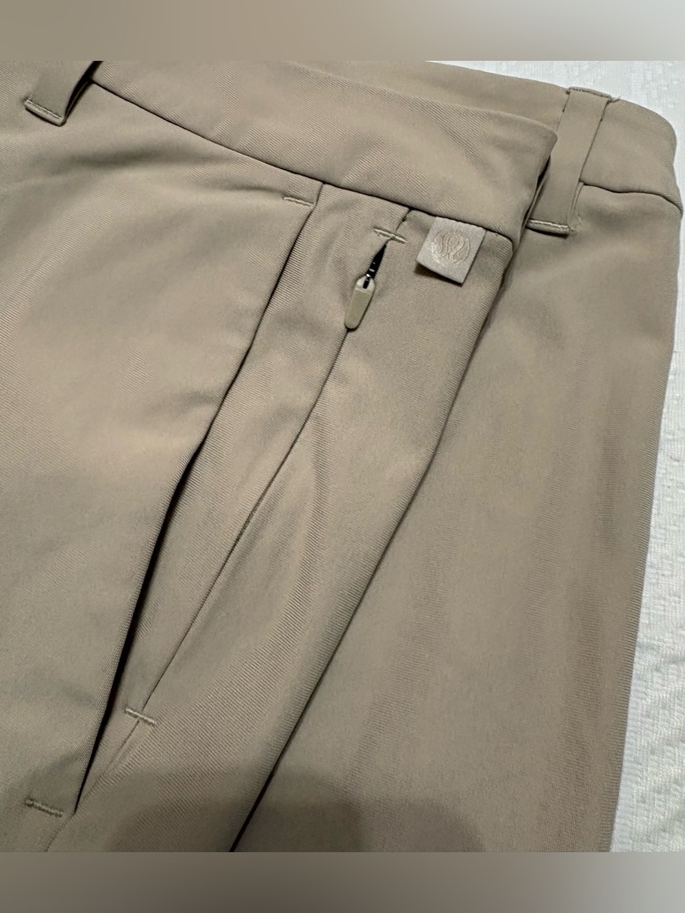 Lululemon ABC Classic-Fit Short 7" Warpstreme, Beige Men’s Size 38 - Picture 4 of 9
